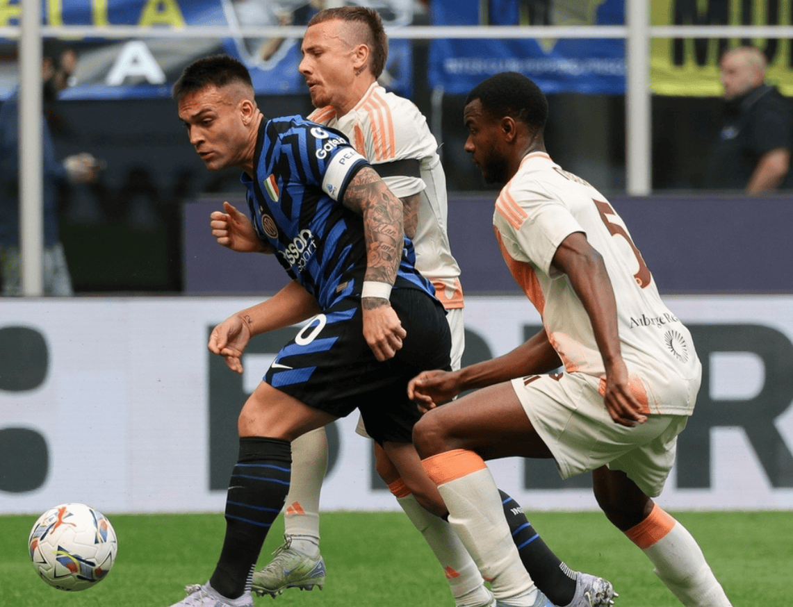 曼联训练开放日，关键时刻刷新队史纪录引欢呼，意大利杯在即，身体对抗强度拉满(曼联对巴黎圣日耳曼次回合)-华体会电竞