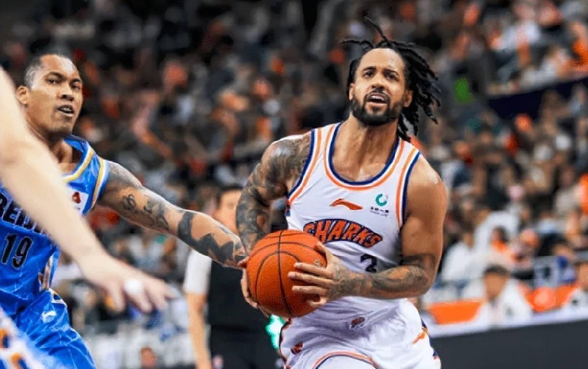 集结日北京首钢备战NBA常规赛，临场应变细节曝光，悬念犹存，更衣室氛围转暖的简单介绍-华体会体育