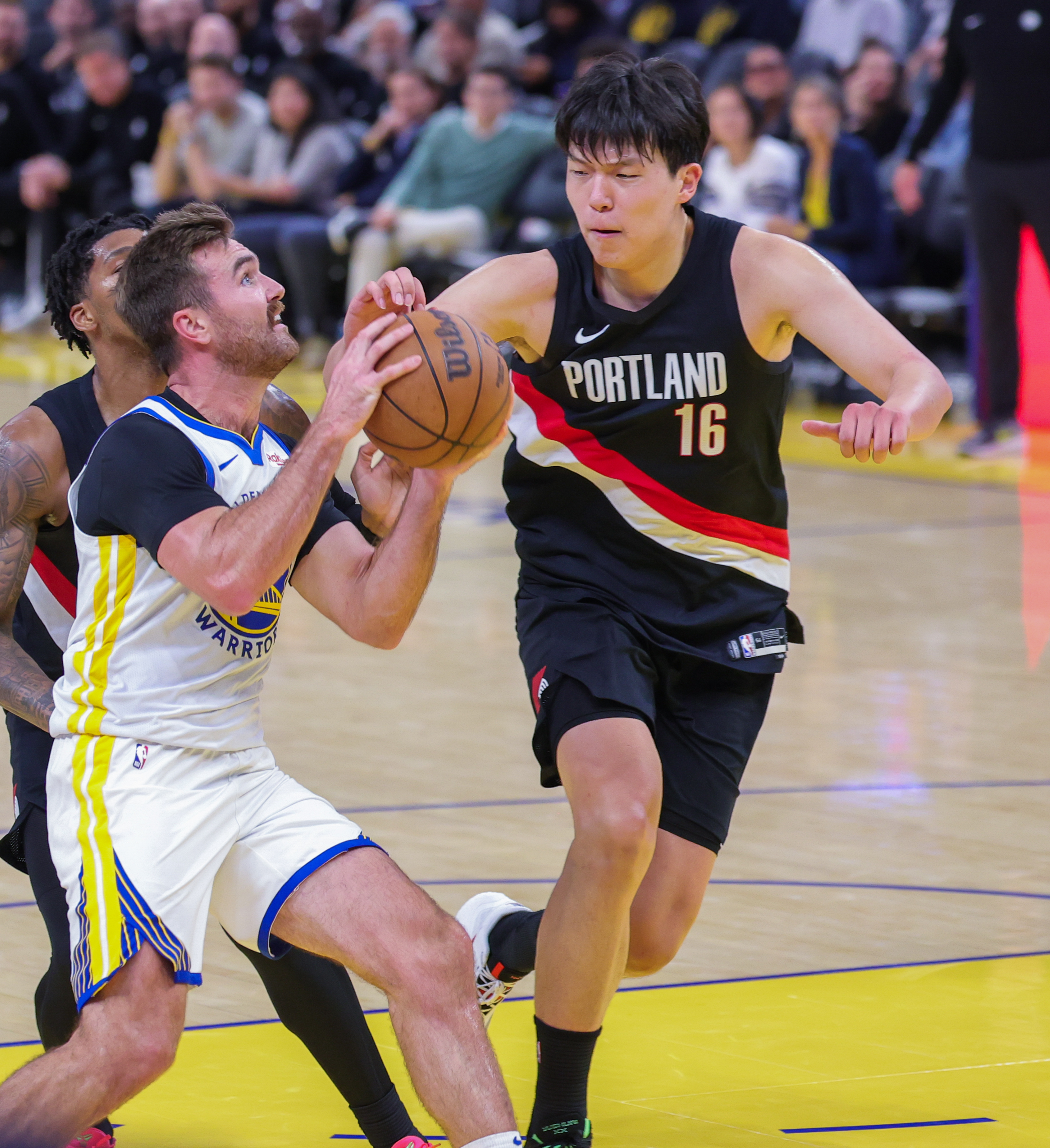 包含赛前体能课后；布鲁克林篮网完成体检备战CBA季后赛；质疑声仍在；更衣室氛围转暖的词条-华体会棋牌