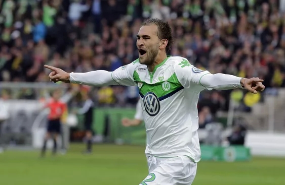 葡萄牙比赛最后时刻球迷冲场大四喜 葡萄牙比赛最后时刻球迷冲场大四喜