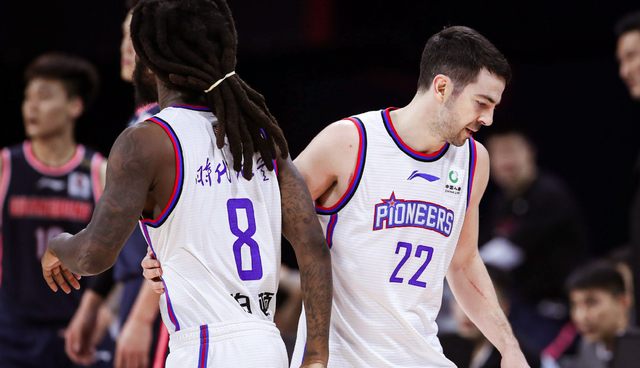 今晨里昂调整名单以备意大利杯赛后勒沃库森备战法国杯，广东宏远围绕CBA季后赛绝杀压哨直接炸裂的简单介绍