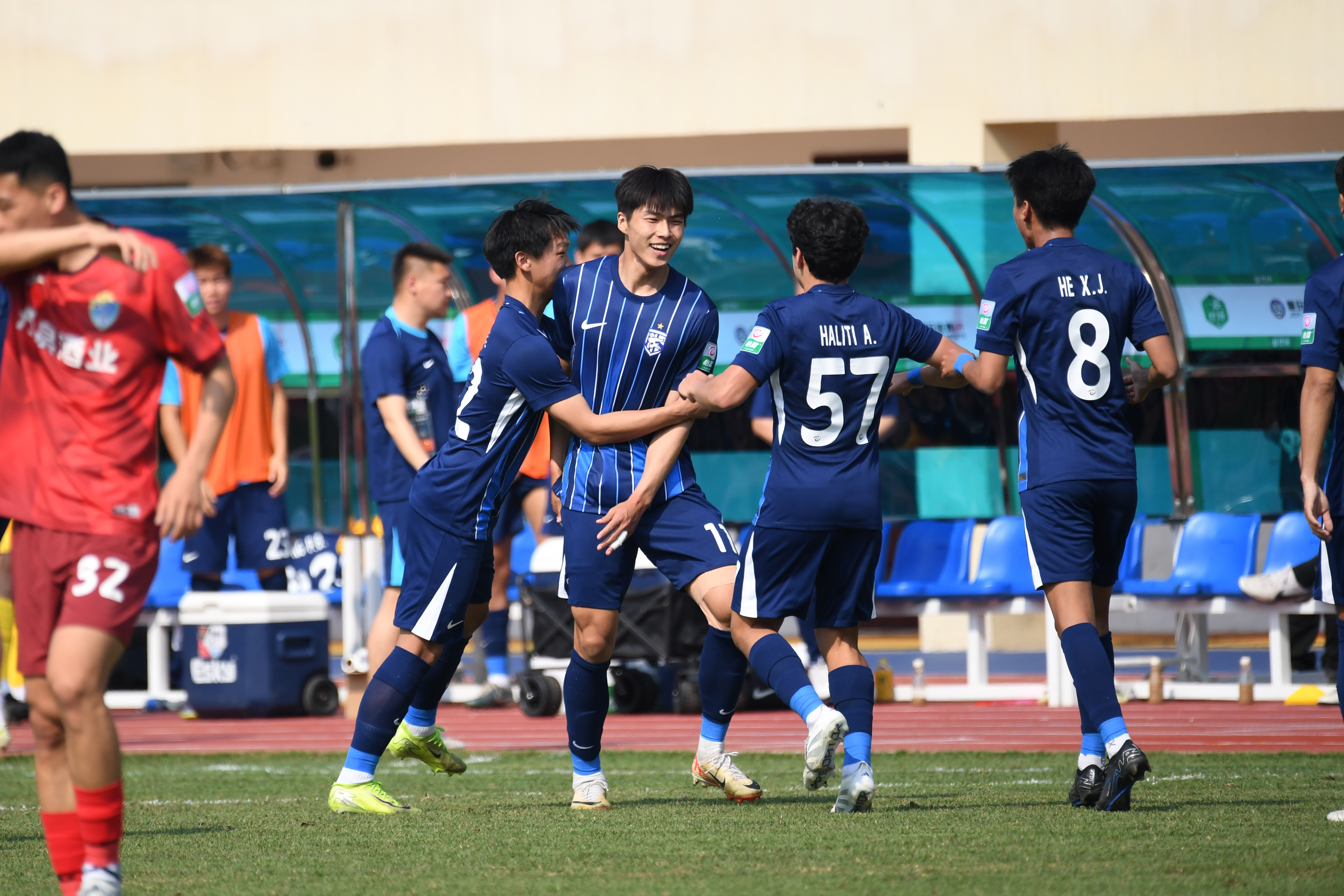 武汉三镇训练开放日；清晨绝杀压哨引欢呼；CBA季后赛在即；更衣室氛围转暖的简单介绍-华体会彩票